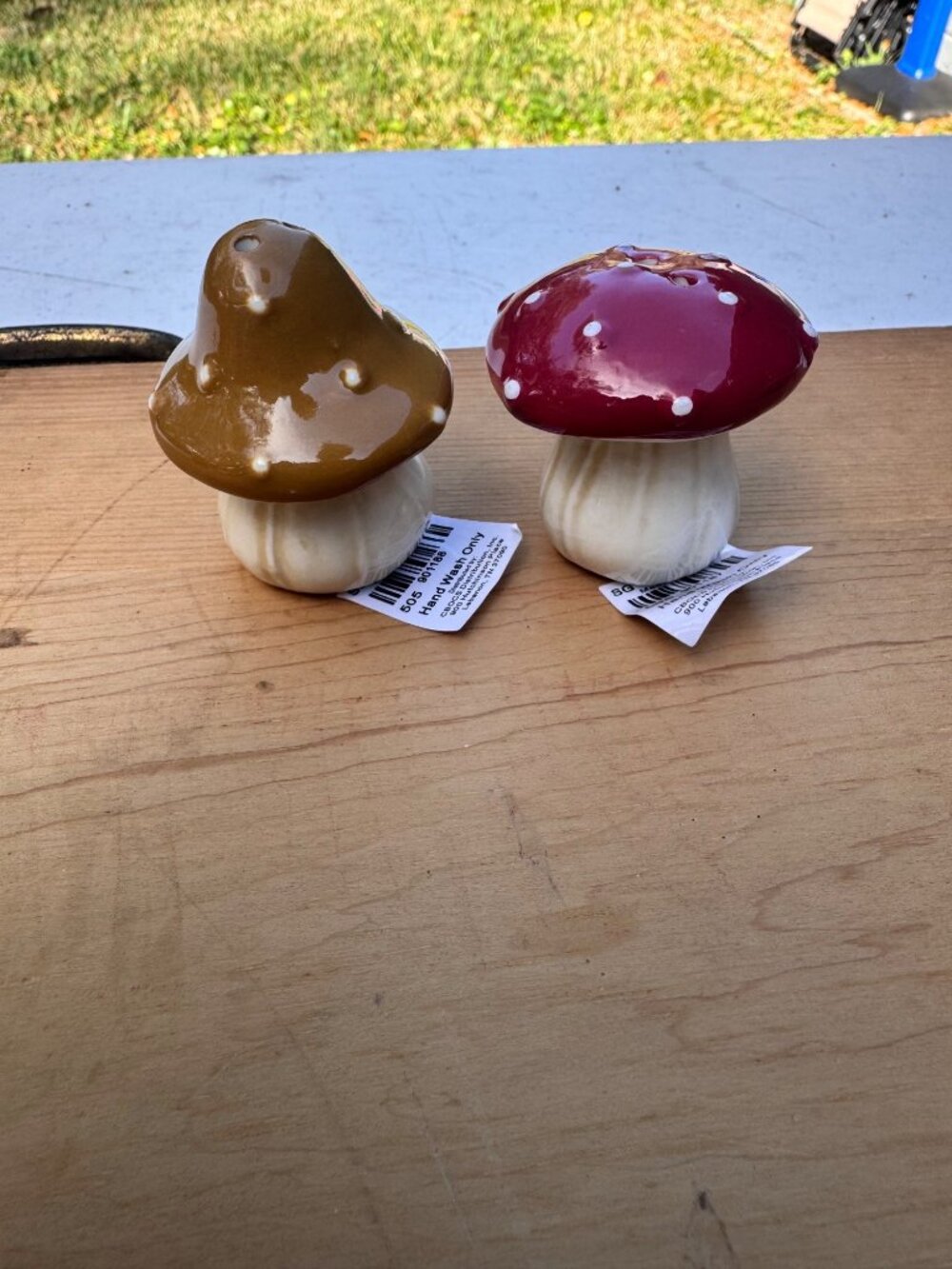 Cracker Barrel Mini Mushroom Salt Pepper Shakers Red Brown Ceramic Woodland - Picture 6 of 8